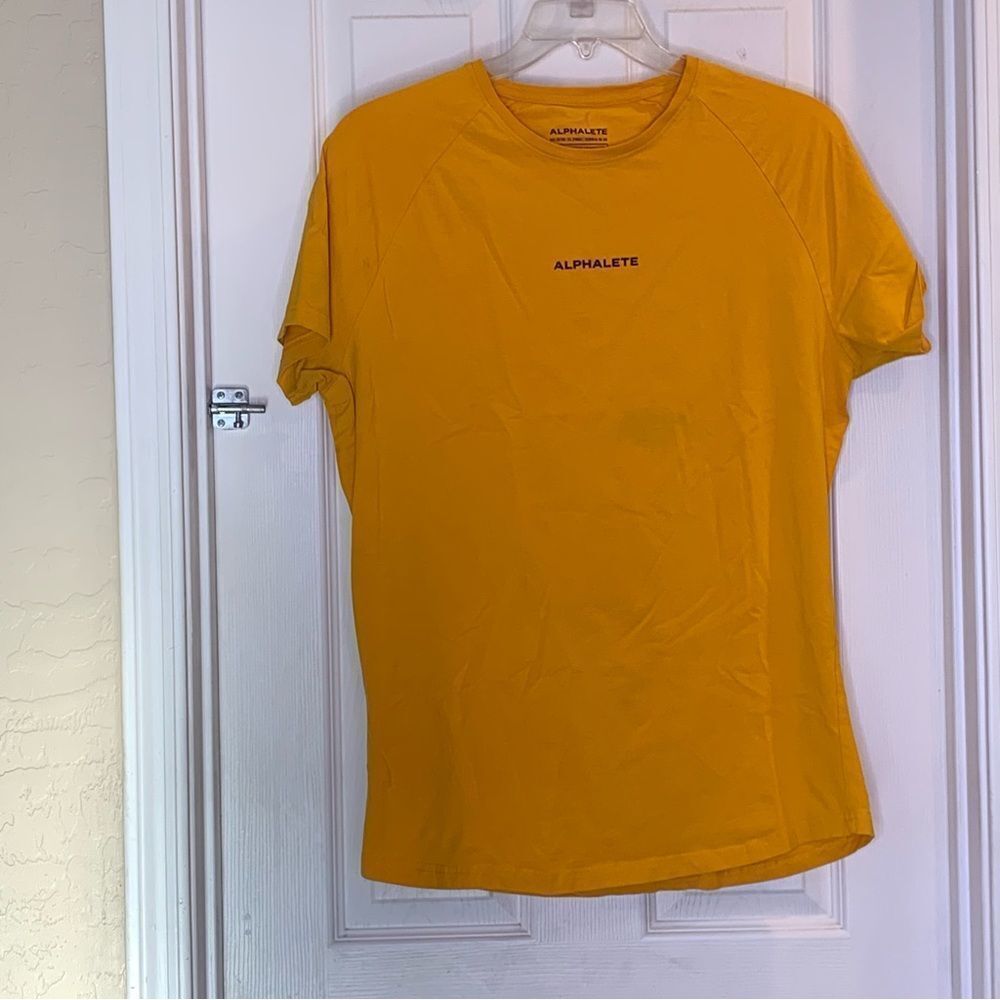 Alphalete Performance Fit Tee Size Large Golden Yellow